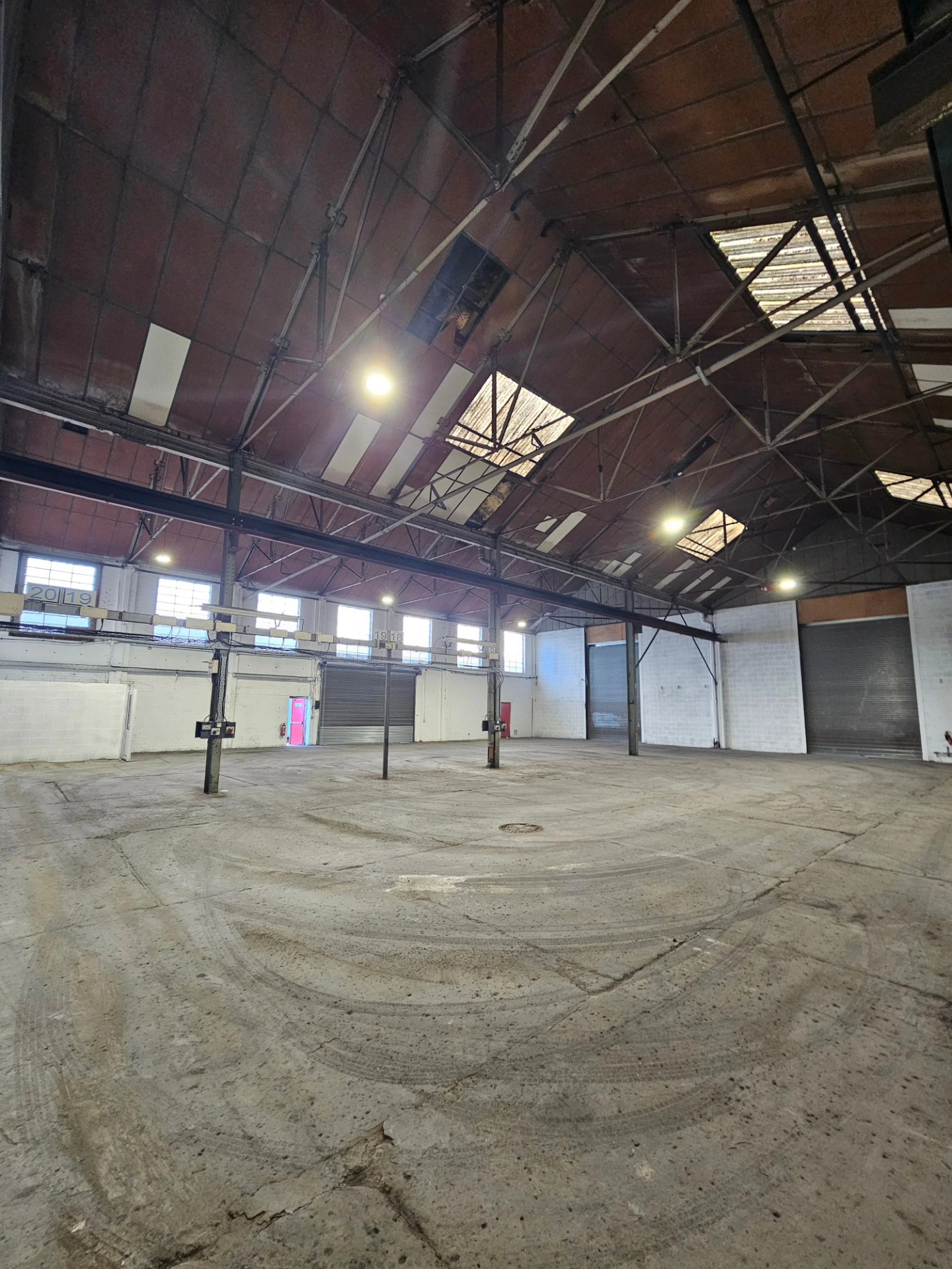 Industrial Unit – 3 Phase Power – Roller Shutter Access – Ideal for Manufacturing / Storage