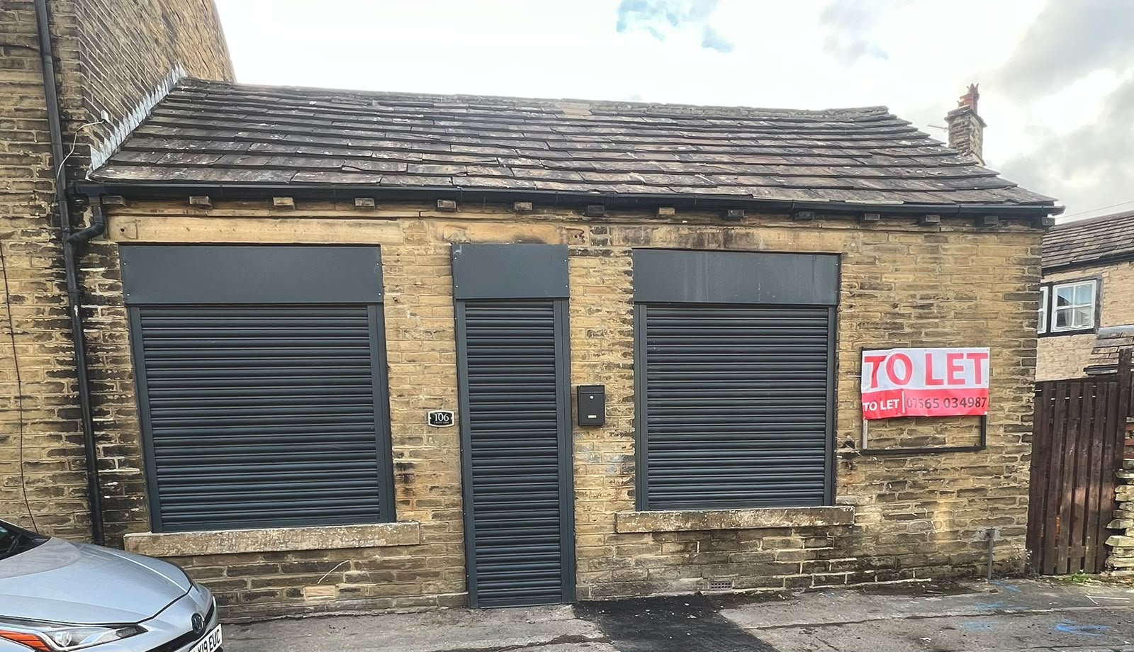 Commercial Unit to let. Shop / Storage / Barber shop / Dog grooming. Various uses